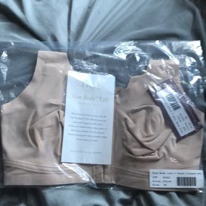 NWT True Body Full Cup Front Closure Bra
